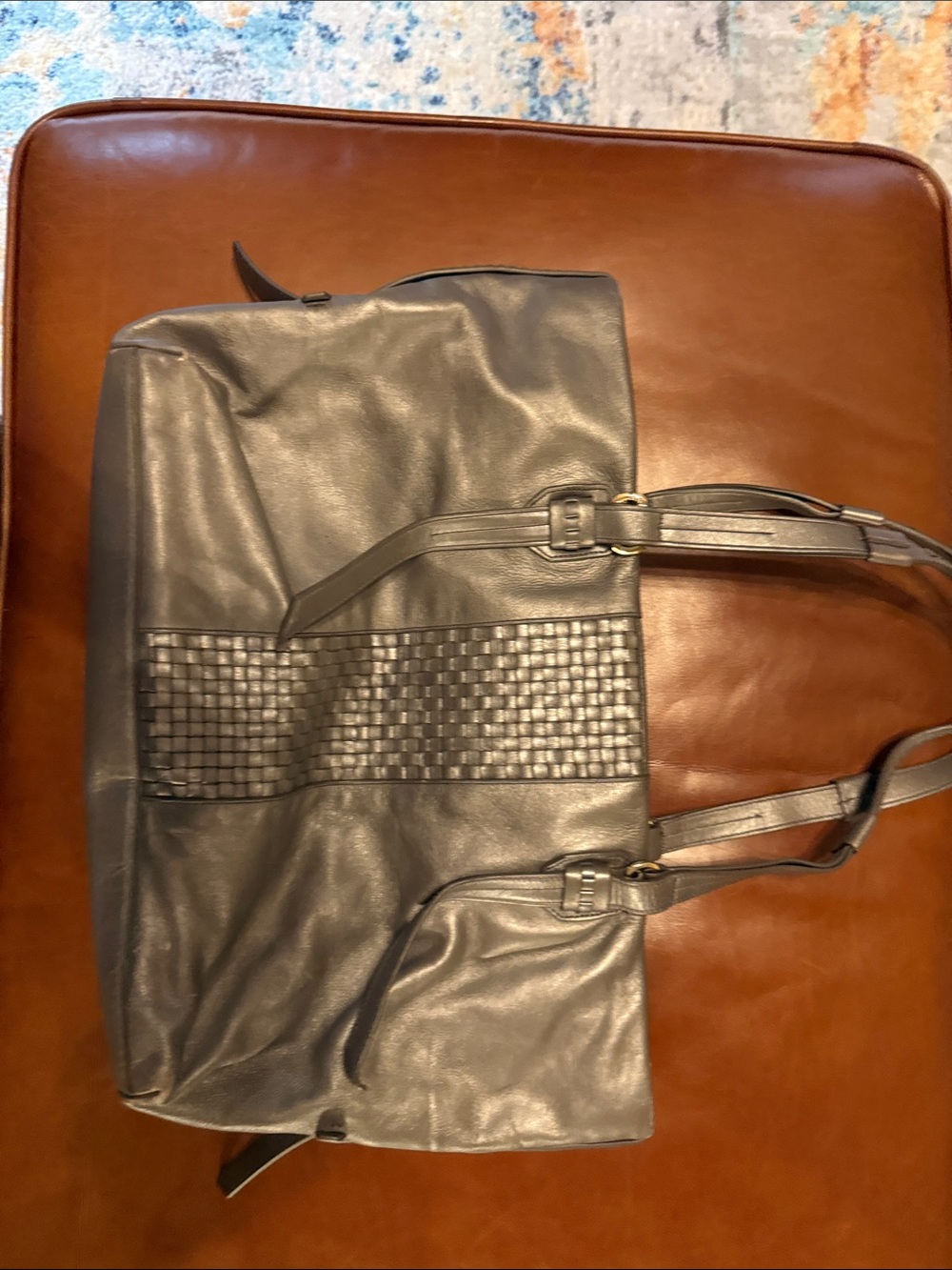 Platinum ,quality leather,purse with great details. Excellent Cole Hahn. - Picture 3 of 7